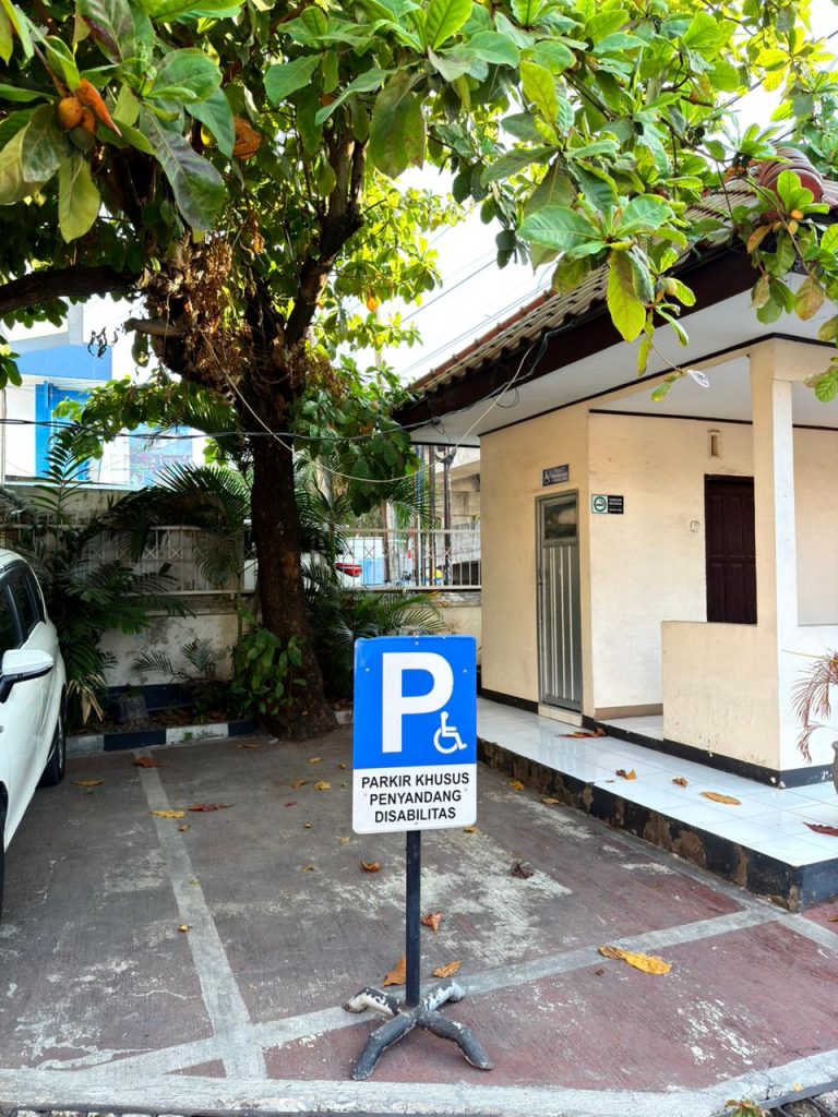 Parkir Khusus Penyandang Disabilitas PTTUN Makassar